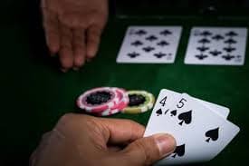 Dealer profesional di studio Lightning Roulette tiketjp